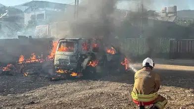 Hatay Kırıkhan'da park halindeki araç alevlerin hedefi oldu