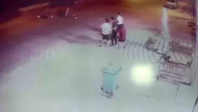 Dörtyol'da motosiklet kazası güvenlik kamerasına yansıdı