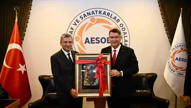 Antalya Valisi Şahin'den AESOB'a ziyaret: Esnaf teşkilatı toplumsal dokunun mimarıdır