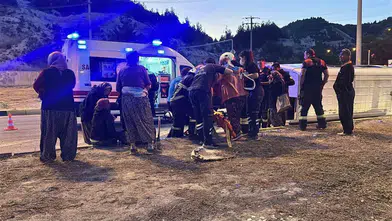 Burdur'da sabah saatlerinde tarım işçilerini taşıyan minibüs kaza yaptı: 9 yaralı