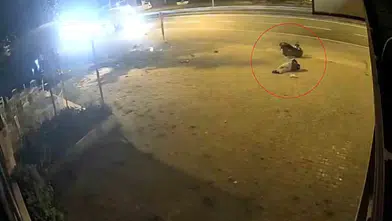 Arsin'de motosiklet kazası: 17 yaşındaki sürücü levhaya çarparak savruldu