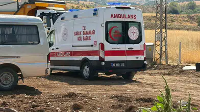 Konteyner yükleme çalışması sırasında kamyondan düşen işçi yaralandı