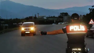 Erzincan Emniyeti'nden şafak operasyonu: 22 firari yakayı ele verdi