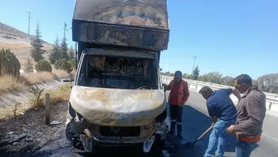 Sivrihisar yolunda kargo aracı küle döndü: Şanzıman arızası faciaya dönüştü