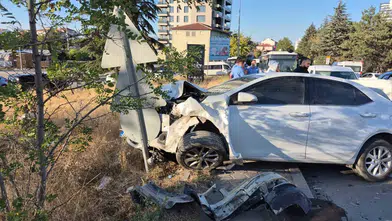 Ertuğrulgazi Mahallesi'nde dört aracın karıştığı zincirleme trafik kazası: 3 yaralı