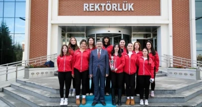 BŞEÜ Rektörü Kaplancıklı, Başarılı Sporcularla Bir Araya Geldi