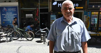 Emekli Öğretmenden Vefalı Davranış: Arkadaşının Yanan Dükkanını Yeniledi