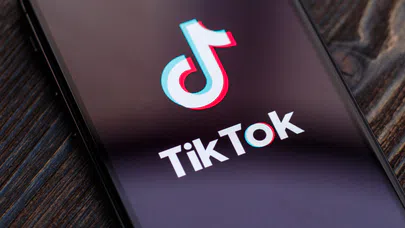TikTok'u Sallayan Yeni Akım: 'Turn The Lights Off' Nedir, Jon Hamm'in Kulüp Dansı Videosu Nasıl Yapılır?