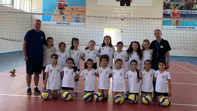 Yaz Spor Kurslarında DSİ Bentspor Farkı! Filenin Sultanlarına Yeni Adaylar Yetişiyor