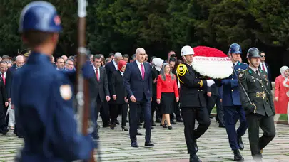 TBMM Başkanı Numan Kurtulmuş, 23 Nisan Dolayısıyla Anıtkabir’i Ziyaret Etti