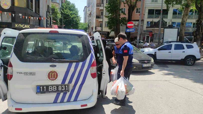 Bilecik’te Duygu Sömürüsüyle Dilenen Kadın, 15 Poşet Gıda Alırken Yakalandı