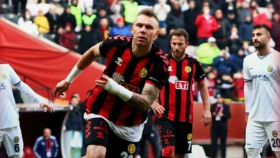 Eskişehirspor, Tarsus İdman Yurdu'nu 3-0 Geçti: Liderlik Koltuğunda!