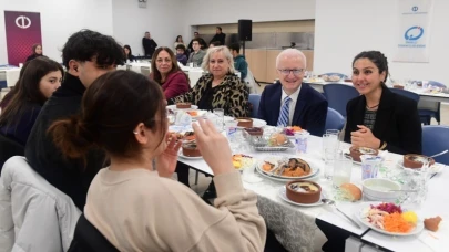 Anadolu Üniversitesi Ailesi Engelliler Günü’nde Öğrencilerle Yemekte Buluştu