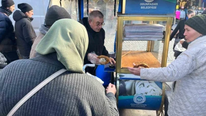 Hayırsever Vatandaş 500 Simidi Bedava Dağıttırdı