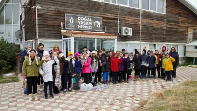 ESOGÜ ve Cengiz Topel İlkokulu Öğrencilerinden Sokak Hayvanlarına Mama Bağışı