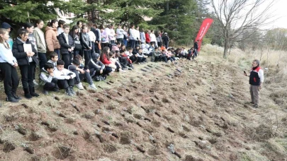 Eskişehir'de Ortaokul Öğrencilerine Toprak ve Bitki Yetiştiriciliği Eğitimi Verildi