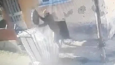 Eskişehir'de Bodrum Hırsızları El Arabasıyla Kaçarken Kameralara Yakalandı!