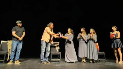 Eskişehir Şehir Tiyatroları İstanbul’u Büyüledi, Seyirciler Dakikalarca Ayakta Alkışladı