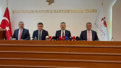 Eskişehir Valisi Aksoy’dan çocuk dilencilere karşı kararlı mücadele: “Sokakta değil, okulda olmalılar”