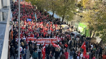 Eskişehir’de STK’ların öncülüğünde Cumhuriyet yürüyüşü coşkusu