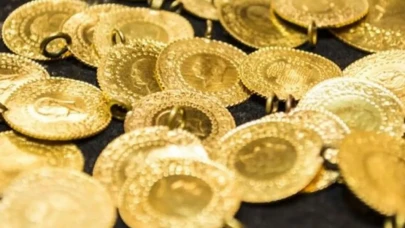 Altın ve Saat Hediye Etti, Vatandaşlar Kapıda Kuyruğa Girdi!