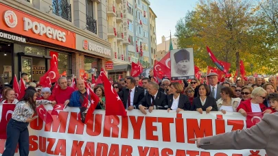 Ünlüce ve CHP Heyeti Sloganlar Sonrası Yürüyüşten Ayrıldı