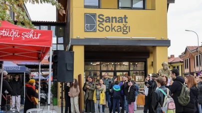 Eskişehir’de Sanat Sokağı’nda Sokakta Panayır Var Etkinliği Renkli Anlara Sahne Oldu
