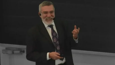 Ali Doğanaksoy Kimdir? ODTÜ Koridorlarında Yankılanan Kahkahasıyla Hatırlanacak