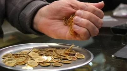 "Altın Fiyatları 4 Ekim 2025: Gram, Çeyrek, Yarım ve Cumhuriyet Altını Ne Kadar?"