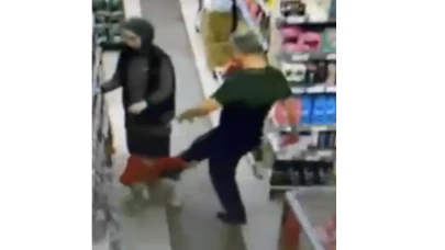 Eskişehir’de Vicdanları Sızlatan Görüntü: Küçük Çocuğa Tekme Attı!