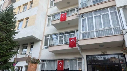 Eskişehir’de evler ve dükkanlar Türk bayrakları ile donatıldı