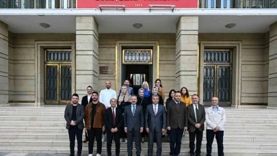 Vali Aksoy, Hak Kazanan Gazetecilere Yeni Basın Kartlarını Teslim Etti!