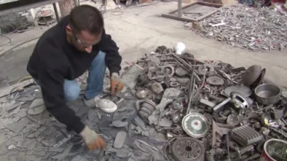 Genç Sanatçı, Hurdalıktan Heykellere Uzanan Yolculuğunu Anlattı