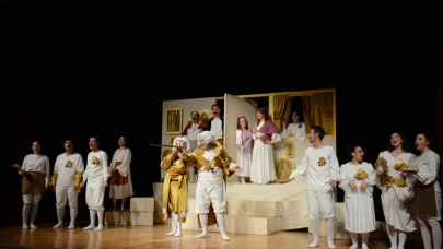 Anadolu Üniversitesi "Kibarlık Budalası" oyununa ev sahipliği yaptı