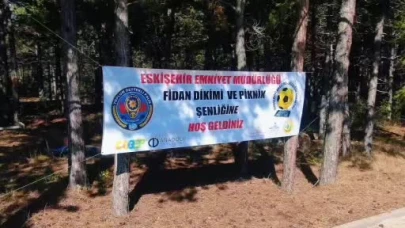 Eskişehir'de Öğrenciler, Polis Ekipleriyle Birlikte Fidan Dikti