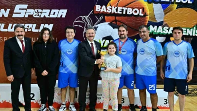 Vali Aksoy, Kamu Spor Oyunları’nda Dereceye Giren Sporcuları Ödüllendirdi