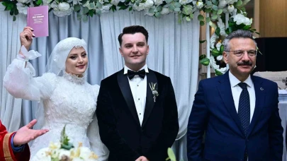 Vali Aksoy polis çiftin nikah şahidi oldu