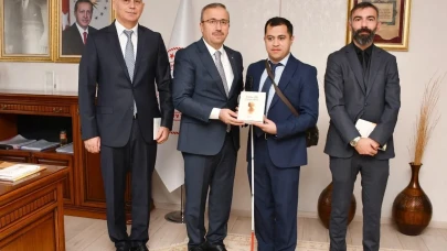 Eskişehirli Öğretmenin Hikayesi 848 Eser Arasından Ödül Aldı