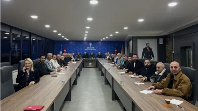 Bilecik’te AK Parti Toplantısına Şehit İlhan Ongan İçin Fatiha ile Başladı