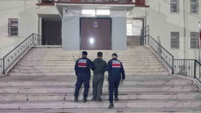 Osmaneli'de 23 suç kaydından aranan şahsı jandarma yakaladı