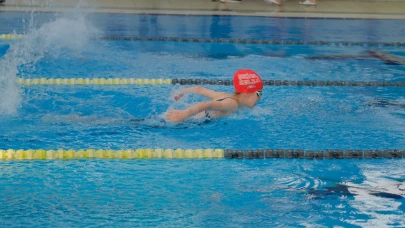 Eskişehir Kentpark Havuzunda Yüzme Yarışları Heyecanı