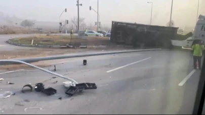 Eskişehir’de Yan Yatan Tır Kavşakta Trafiği Felç Etti