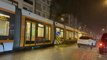 Eskişehir’de Aniden Bastıran Yağmur Kentte Hayatı Felç Etti