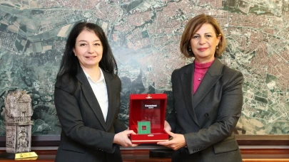 Başkan Ünlüce’nin Katılımcı Bütçe Projesi Özendirme Ödülü Aldı