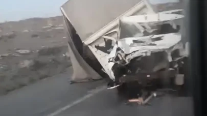 Kontrolden çıkan kamyon refüje çarptı: 1 yaralı