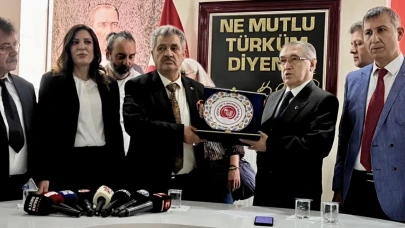 Terziler odasında bayrak değişimi: Süleyman Döner’den Nurhan Güdücübaş’a destek