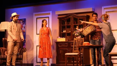 Şehir Tiyatroları’nın yeni oyunu ‘Kendime Kıyamam’ ilk gösterimde ayakta alkışlandı