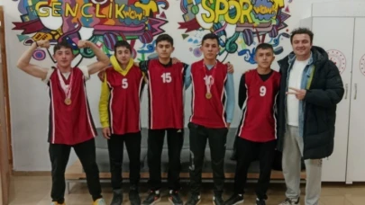 Kütahya'da O Lise Bilek Güreşi Müsabakalarında Finale Yükseldi