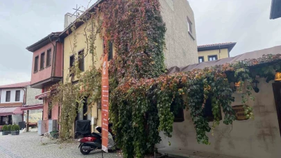 Odunpazarı’nda Sonbahar Büyüsü: Bitkilerle Kaplanan Tarihi Ev Görenleri Hayran Bıraktı