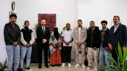 BŞEÜ Rektör Yardımcısı Yabancı Uyruklu Öğrencilerle Buluştu